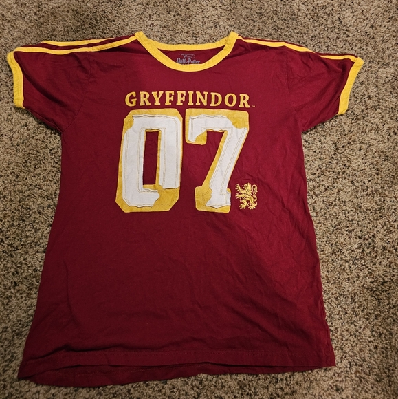 Warner Bros. Tops - Harry Potter Universal Studios Gryffindor Short Sleeve Adult Tee Small